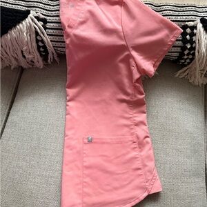 Fabletics medium coral scrub top